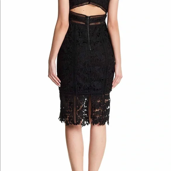 Bardot lace dress. - Picture 2 of 3